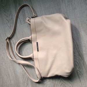 Nine West tote bag with adjustable shoulder strap. Blush color